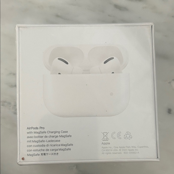Apple AirPods Pro BRAND NEW in White - Picture 3 of 5